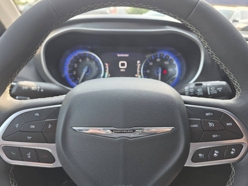 2025 Chrysler Pacifica Select