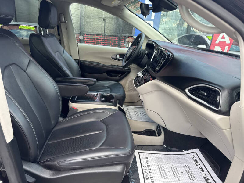2024 Chrysler Pacifica Touring L