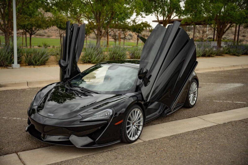 2017 McLaren 570GT