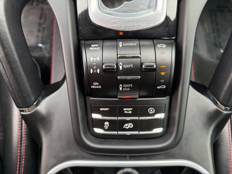 2016 Porsche Cayenne GTS