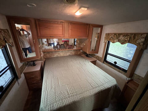 2000 Winnebago Adventurer