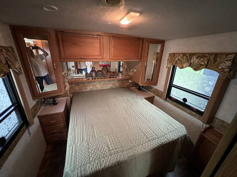 2000 Winnebago Adventurer