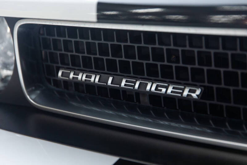 2012 Dodge Challenger SRT8 - Photo 30