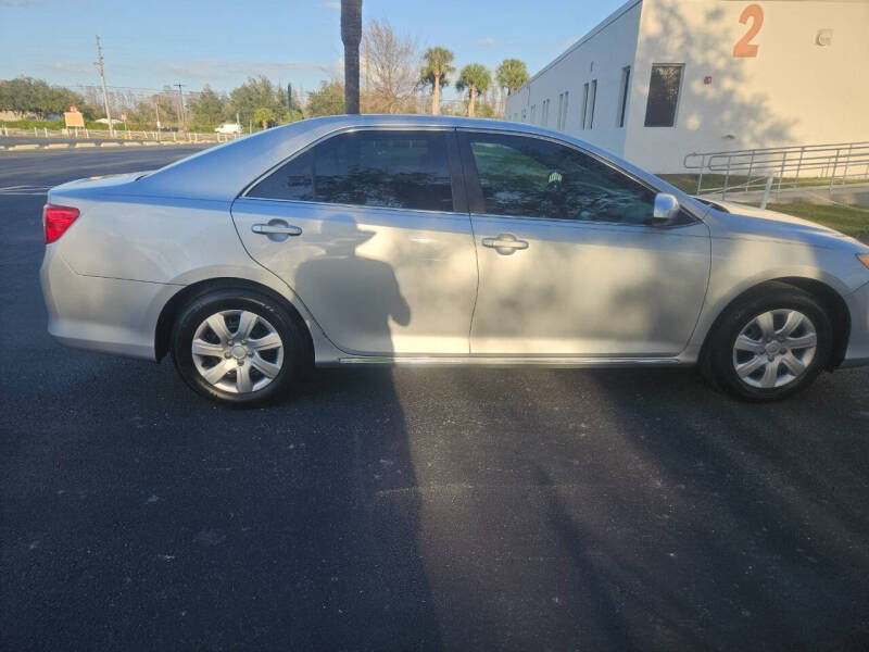 2012 Toyota Camry LE photo 14