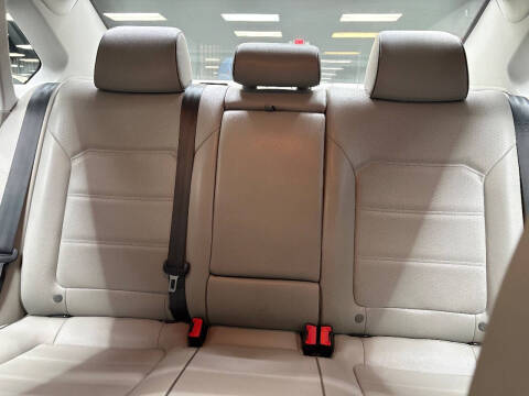 2017 Volkswagen Passat 1.8T R-Line