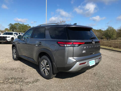 2025 Nissan Pathfinder SL