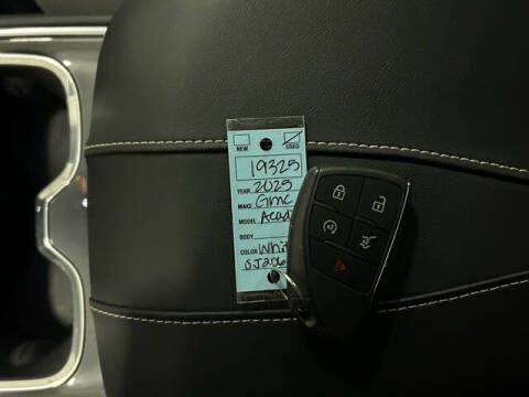 2025 GMC Acadia Elevation