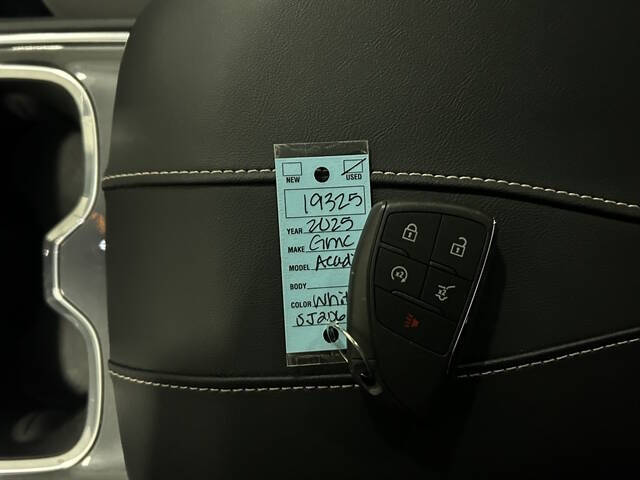 2025 GMC Acadia Elevation