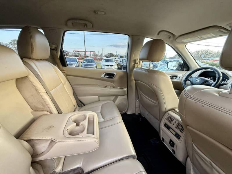 2017 Nissan Pathfinder SL