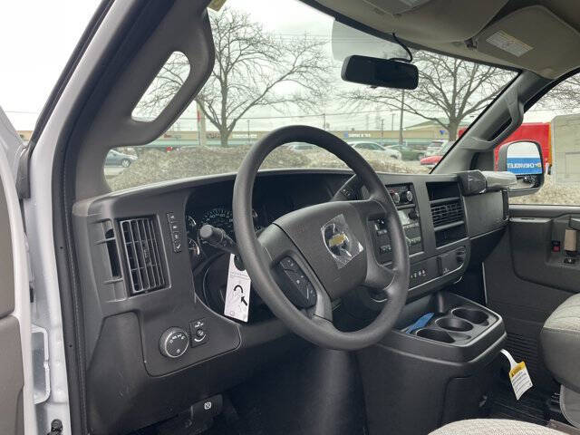 2025 Chevrolet Express 2500