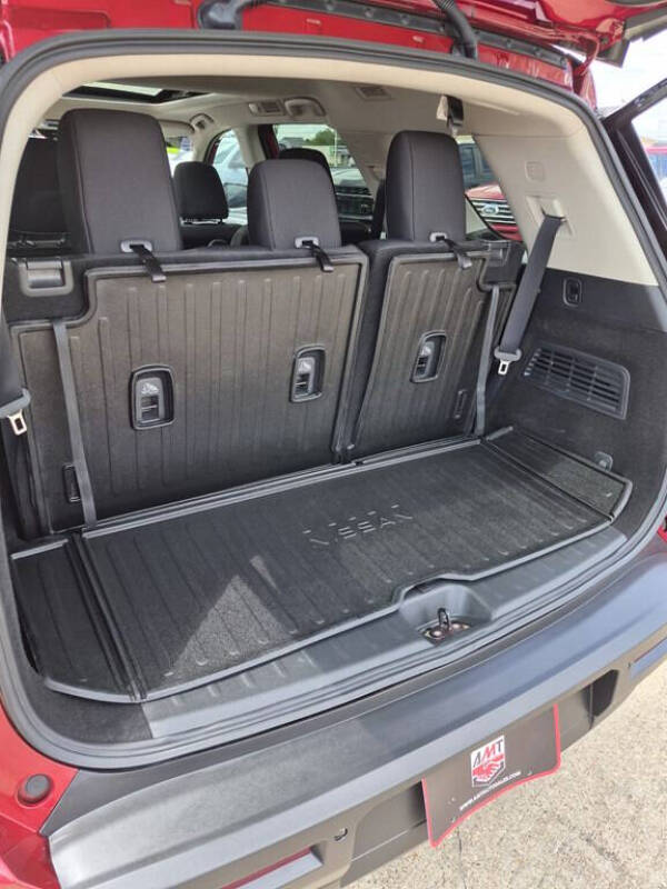 2024 Nissan Pathfinder SV