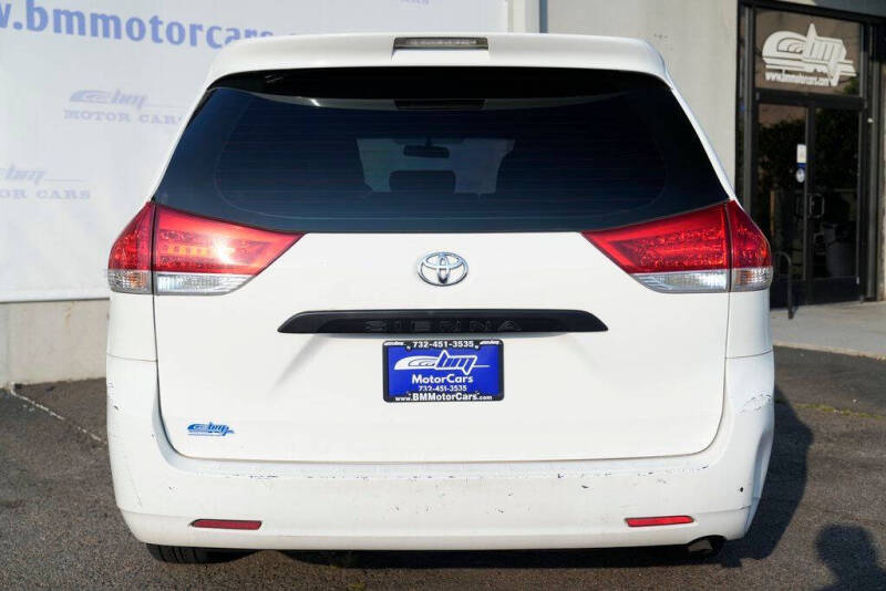 2011 Toyota Sienna Base 7-Passenger