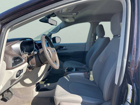 2017 Chrysler Pacifica Touring-L