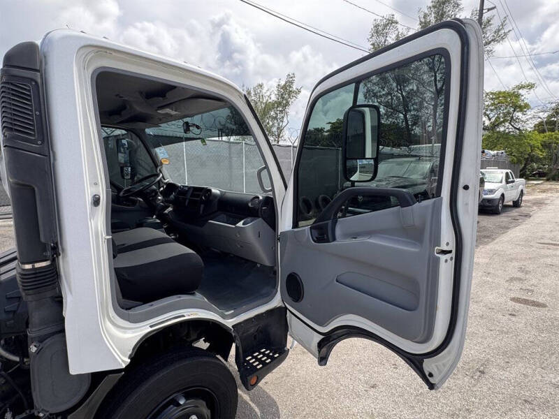 2015 Hino 195