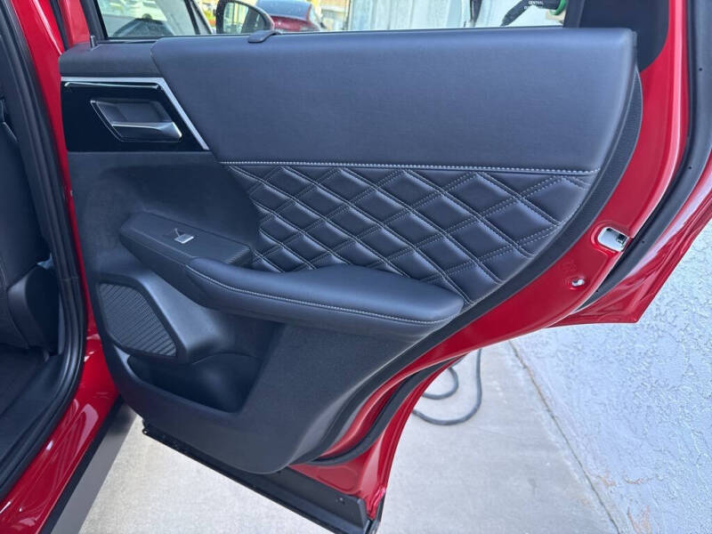 2025 Mitsubishi Outlander PHEV SEL