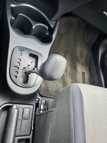 2013 Toyota Yaris 5-Door LE