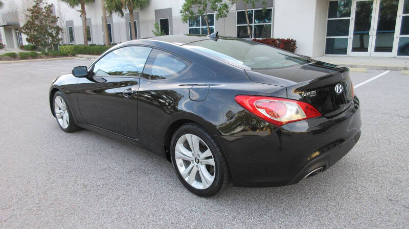 2010 Hyundai Genesis Coupe Premium photo 3