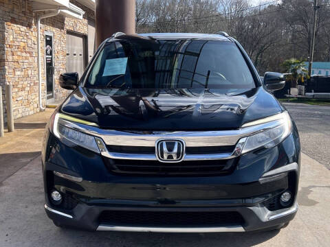 2019 Honda Pilot Touring w/Rear Captain's Chairs
