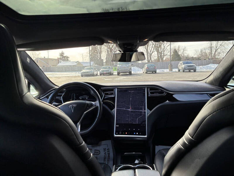 2016 Tesla Model S - Photo 8