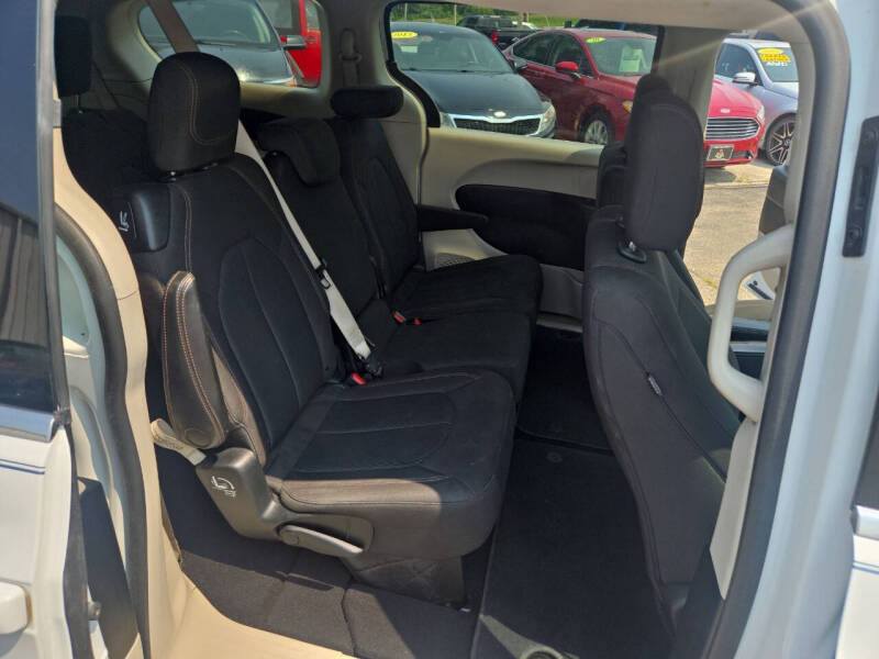 2017 Chrysler Pacifica LX