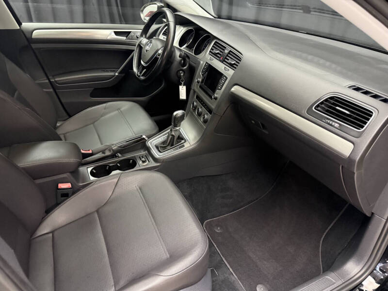 2015 Volkswagen Golf TSI SE