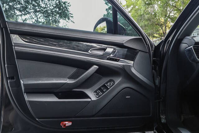 2011 Porsche Panamera 4