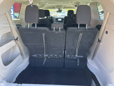 2024 Chrysler Voyager LX