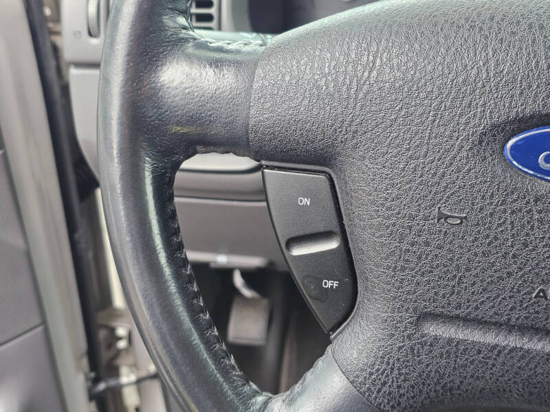 2004 Ford Explorer XLT