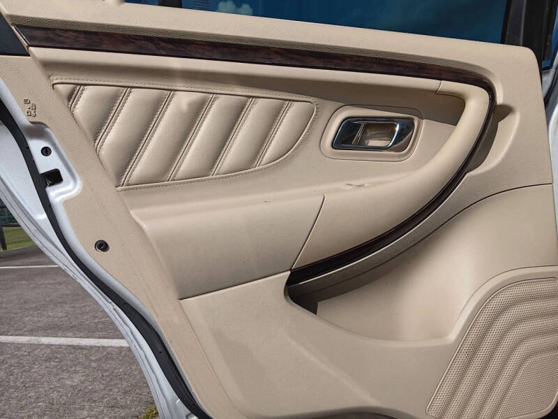 2015 Ford Taurus Limited