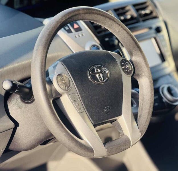 2014 Toyota Prius v Two