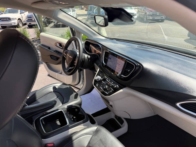 2023 Chrysler Pacifica Touring L