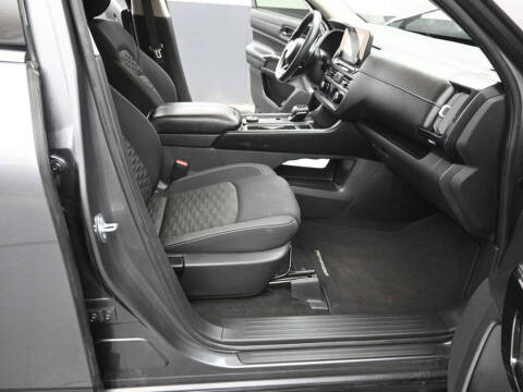 2023 Nissan Pathfinder S