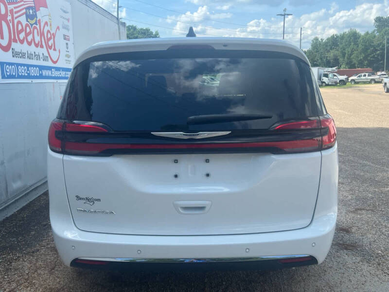 2025 Chrysler Pacifica Select