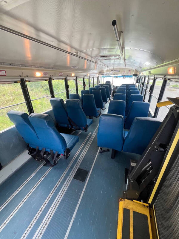 2020 International 24 passenger shuttle bus