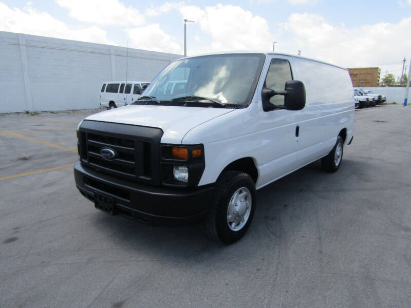 2013 Ford E-Series Econoline Van Commercial photo 2