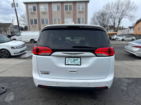 2017 Chrysler Pacifica Touring-L