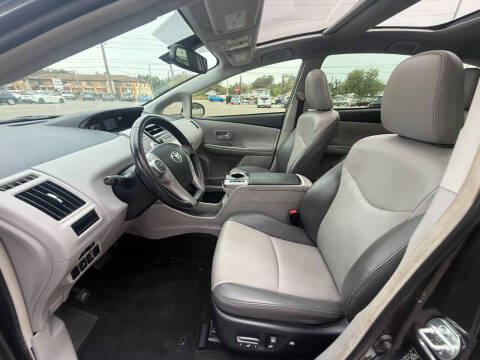 2017 Toyota Prius v Five