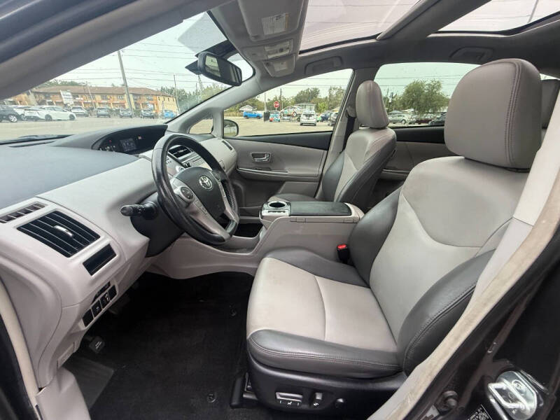 2017 Toyota Prius v Five