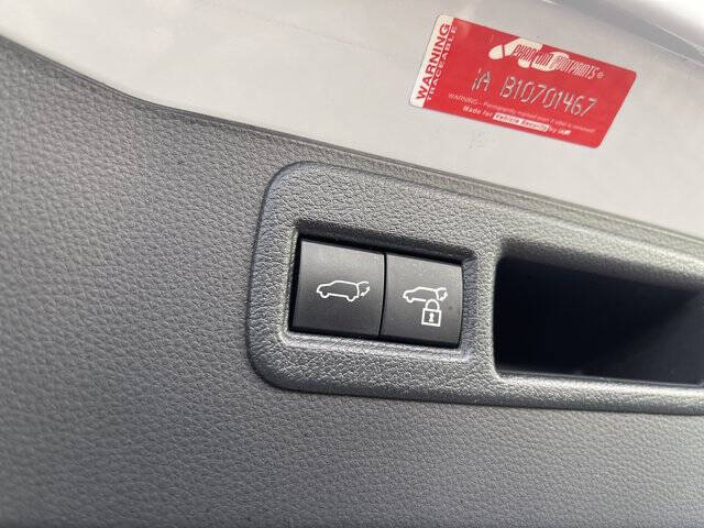 2023 Toyota Venza LE