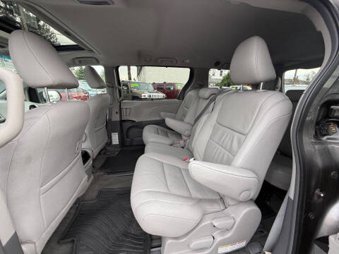 2016 Toyota Sienna XLE 8-Passenger