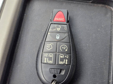 2012 Chrysler Town and Country Touring-L