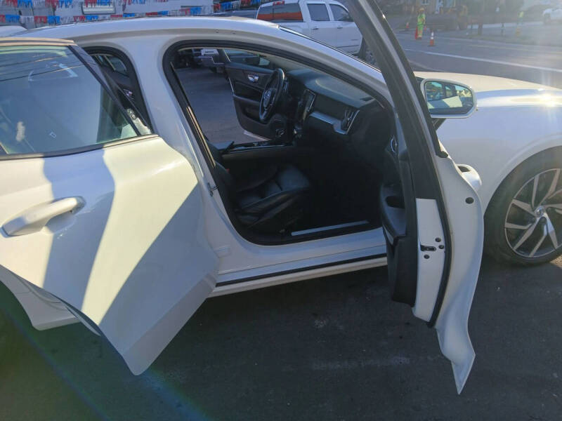 2019 Volvo S60 T6 Momentum