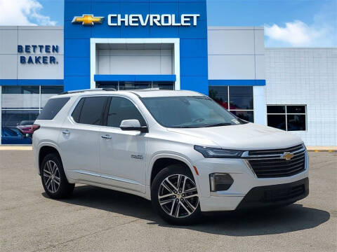 2023 Chevrolet Traverse for sale at Betten Baker Preowned Center in Twin Lake MI