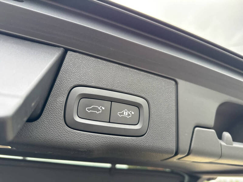 2022 Volvo XC60 B5 Inscription