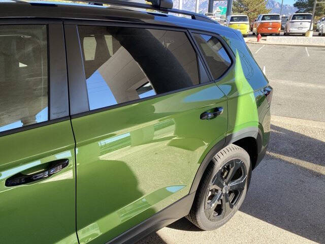 2025 Volkswagen Taos SE Black 4Motion