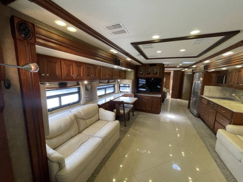 2013 Freightliner XCM Chassis