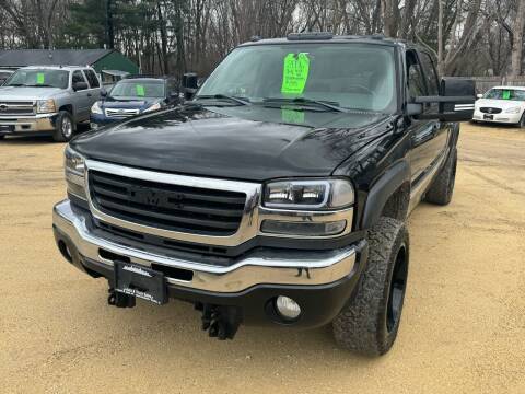 2006 GMC Sierra 2500HD for sale at Northwoods Auto & Truck Sales in Machesney Park IL