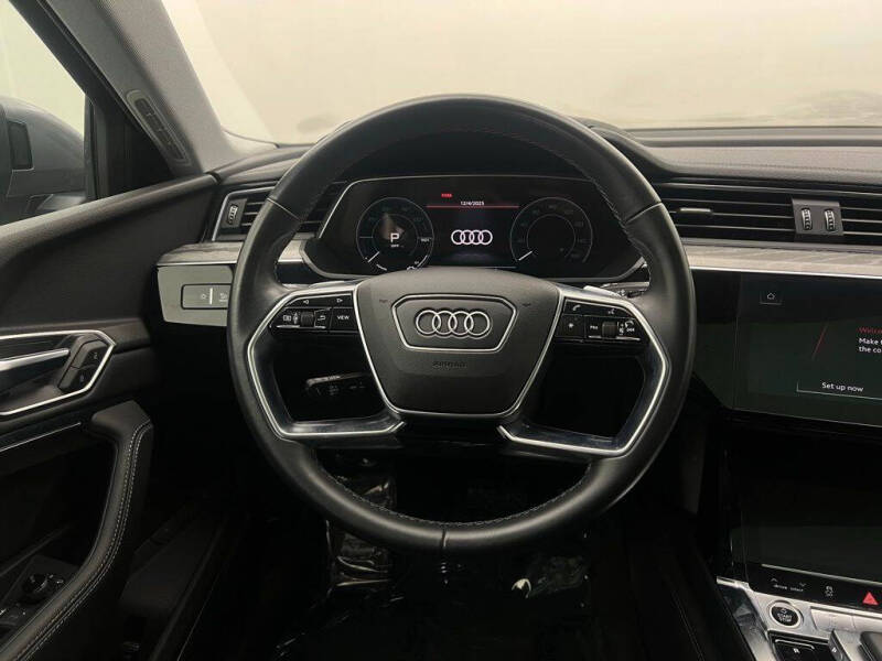 2022 Audi e-tron quattro Premium Plus