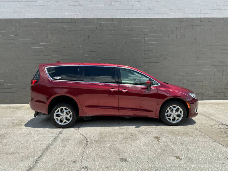 2017 Chrysler Pacifica Touring-L