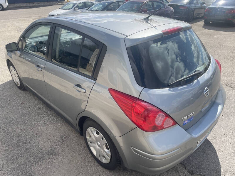 2011 Nissan Versa 1.8 S